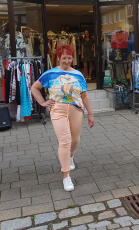 Kurzarm-Shirt Motiv Strand gelb/blau