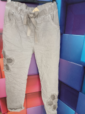 Jogpants Doaba beige mit H�kelblume