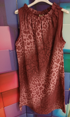 Kleid ohne Arm weinrot mit Leo-Print