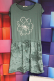 T-Shirt-Kleid grn mit Druck Blume