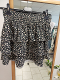 Voillant-Minirock schwarz mit Bl�mchen