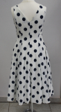 Sommerkleid mit eingenhtem Petticoat wei mit Punkten