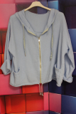 leichte Sweatjacke hellblau mit Kapuze